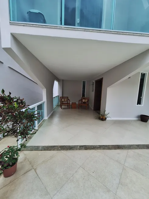 Foto 1 de Casa com 3 Quartos para venda ou aluguel, 500m² em Riviera Fluminense, Macaé