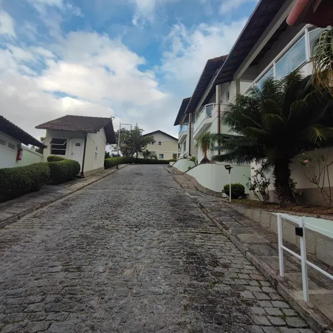 Foto 1 de Casa de Condomínio com 3 Quartos para alugar, 128m² em Agriões, Teresópolis