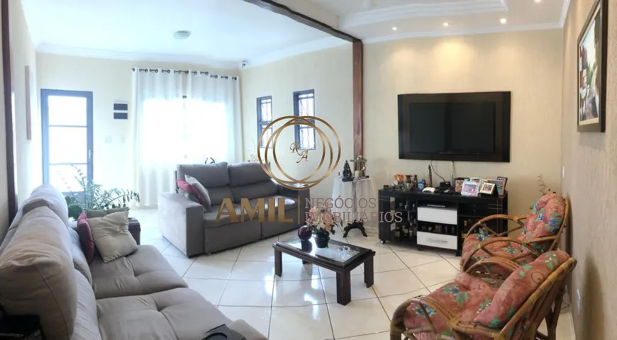 Foto 1 de Casa com 3 Quartos à venda, 300m² em Centro, Pindamonhangaba