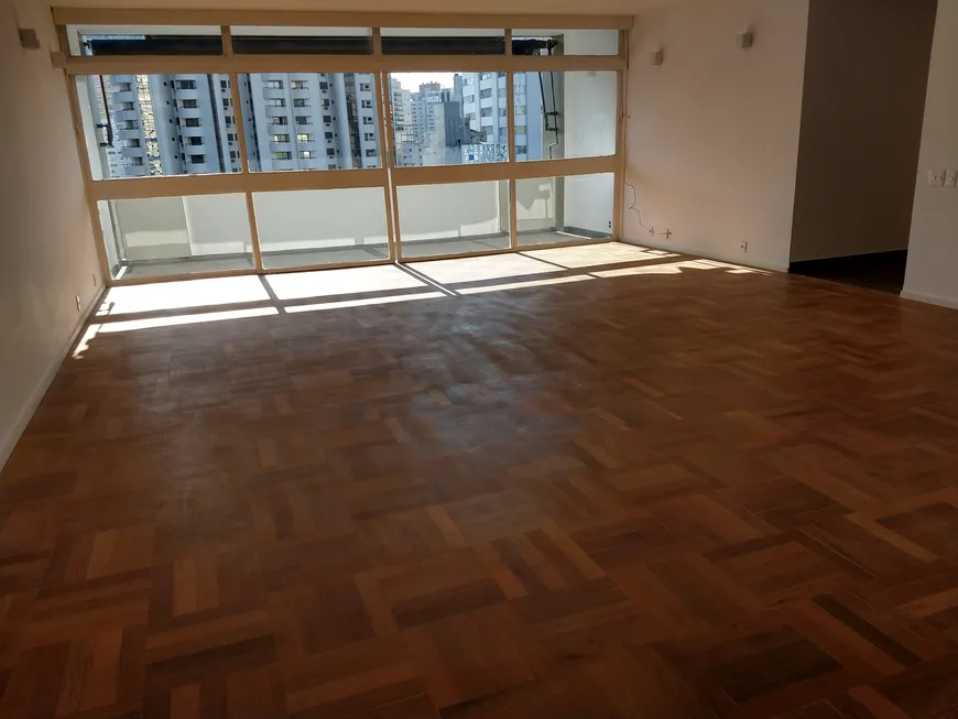 Foto 1 de Apartamento com 3 Quartos para alugar, 210m² em Bela Vista, São Paulo