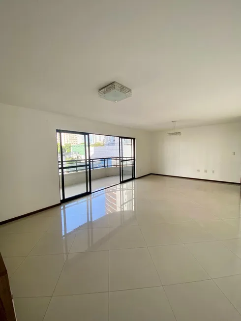 Foto 1 de Apartamento com 5 Quartos à venda, 178m² em Umarizal, Belém