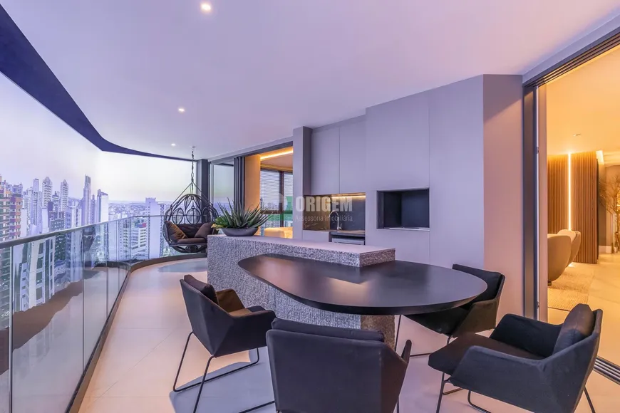Foto 1 de Apartamento com 3 Quartos à venda, 323m² em Água Verde, Curitiba