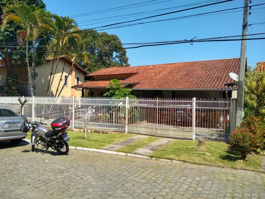 Foto 1 de Casa de Condomínio com 4 Quartos à venda, 236m² em Maria Paula, Niterói