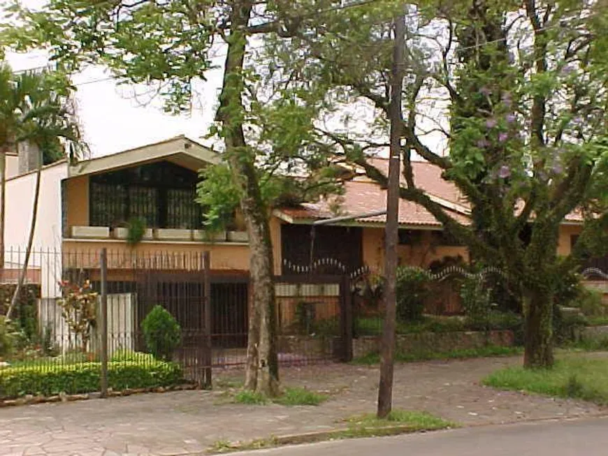 Foto 1 de Casa com 4 Quartos para alugar, 450m² em Jardim Lindóia, Porto Alegre