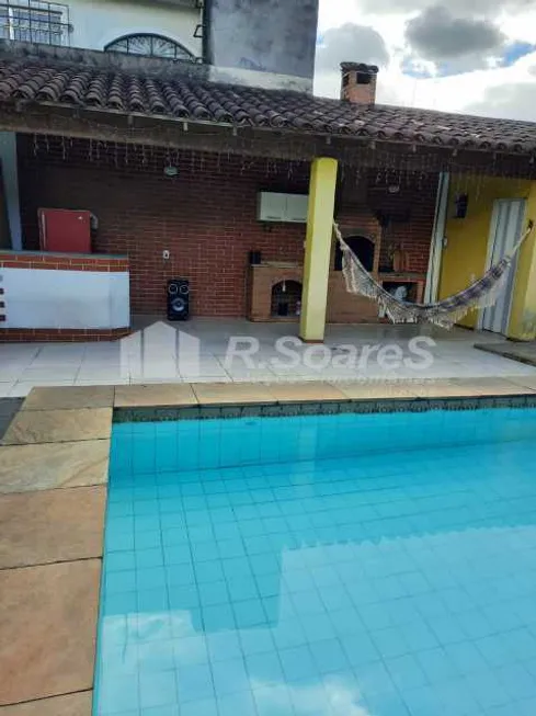 Foto 1 de Casa com 3 Quartos à venda, 265m² em  Vila Valqueire, Rio de Janeiro