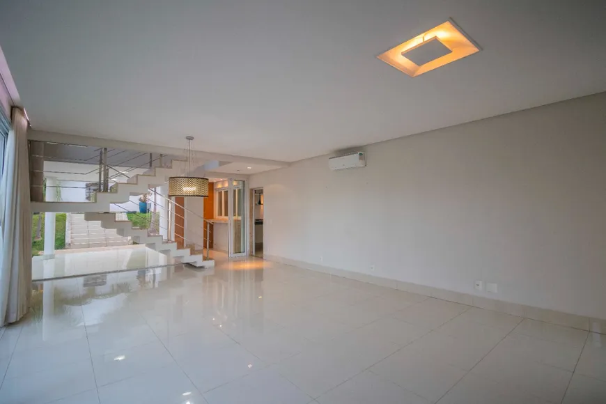 Foto 1 de Casa de Condomínio com 5 Quartos à venda, 297m² em Alphaville Flamboyant Residencial Araguaia, Goiânia