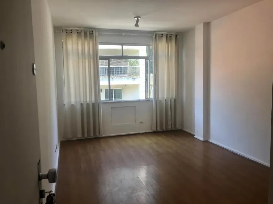 Foto 1 de Apartamento com 2 Quartos para alugar, 68m² em Laranjeiras, Rio de Janeiro