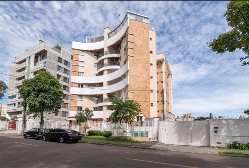 Foto 1 de Apartamento com 2 Quartos à venda, 65m² em Água Verde, Curitiba