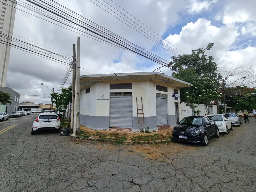 Foto 1 de Casa com 3 Quartos à venda, 282m² em Setor Coimbra, Goiânia