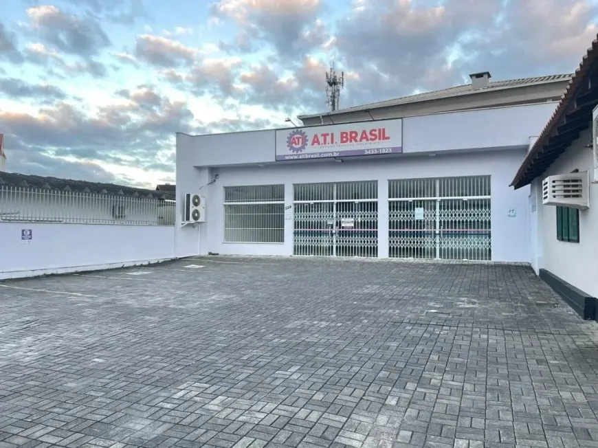 Foto 1 de Imóvel Comercial para alugar, 300m² em Anita Garibaldi, Joinville