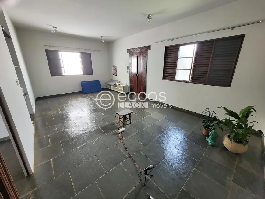 Foto 1 de Casa com 3 Quartos à venda, 259m² em Morada da Colina, Uberlândia