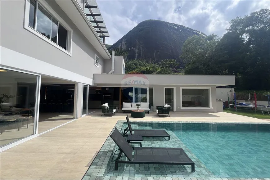 Foto 1 de Casa de Condomínio com 4 Quartos à venda, 380m² em Vale dos Pinheiros, Nova Friburgo