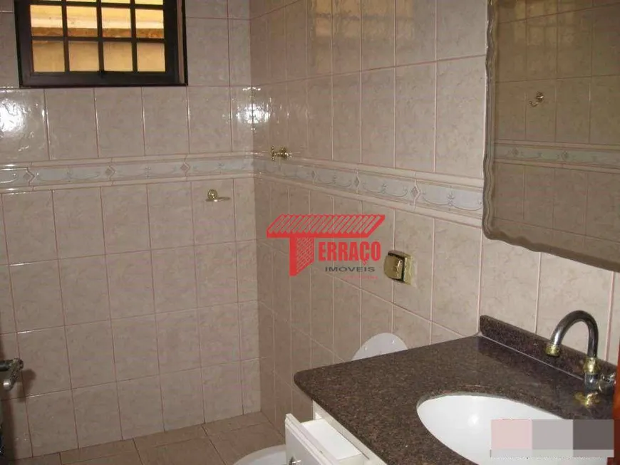 Foto 1 de Sobrado com 3 Quartos à venda, 180m² em Vila Scarpelli, Santo André