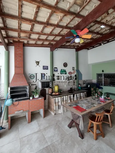 Foto 1 de Sobrado com 5 Quartos à venda, 268m² em Vila Aparecida, Jundiaí