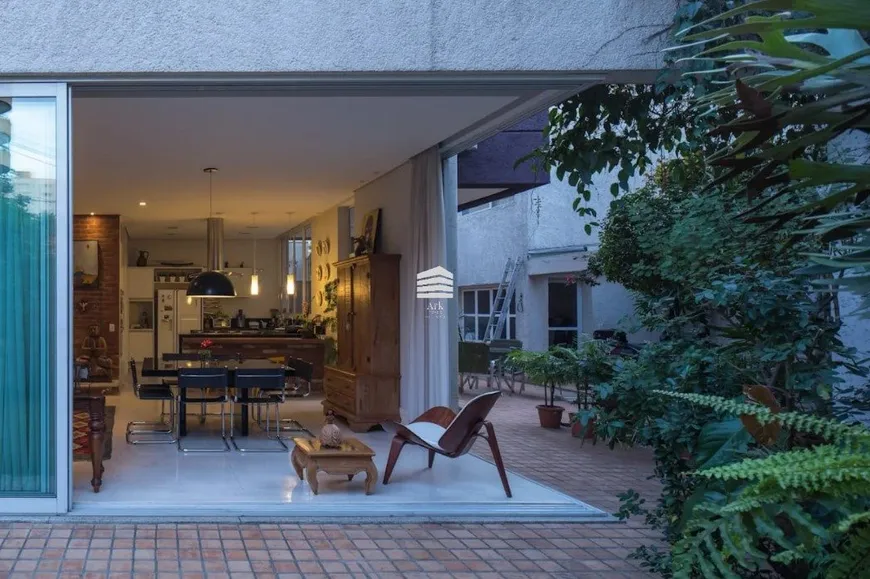Foto 1 de Casa com 4 Quartos à venda, 240m² em Vila Mariana, São Paulo