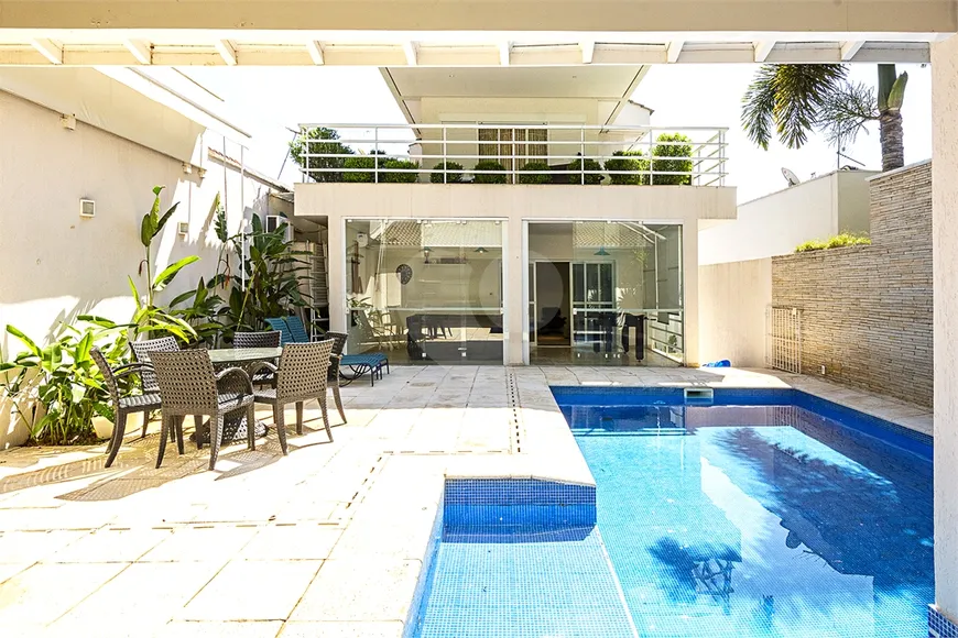 Foto 1 de Casa de Condomínio com 5 Quartos à venda, 230m² em Jardim Guedala, São Paulo