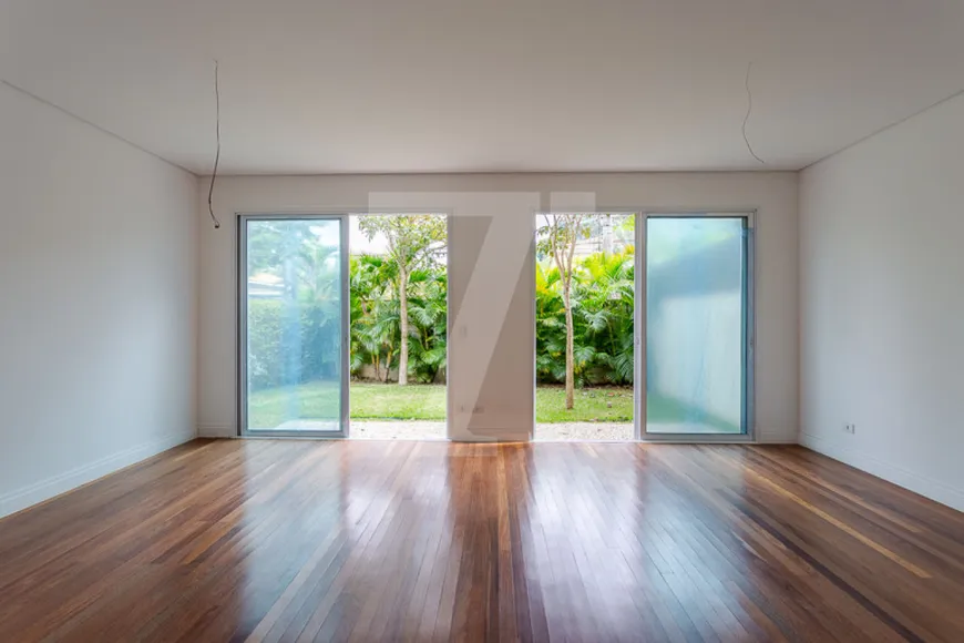Foto 1 de Casa de Condomínio com 4 Quartos à venda, 325m² em Morumbi, São Paulo