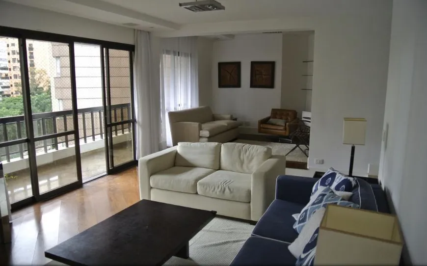 Foto 1 de Apartamento com 4 Quartos à venda, 210m² em Vila Nova Conceição, São Paulo