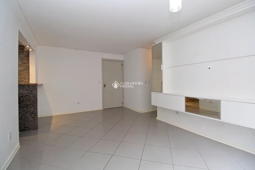 Foto 1 de Apartamento com 2 Quartos à venda, 59m² em Passo da Areia, Porto Alegre