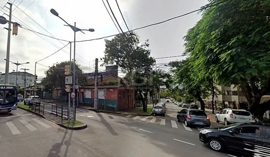 Foto 1 de Lote/Terreno à venda, 348m² em Passo da Areia, Porto Alegre