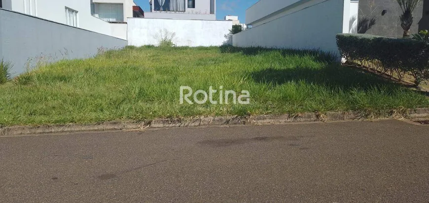 Foto 1 de Lote/Terreno à venda, 360m² em Jardim Botânico, Uberlândia