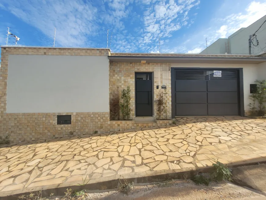 Foto 1 de Casa com 3 Quartos à venda, 203m² em Residencial Santa Rita, Pouso Alegre