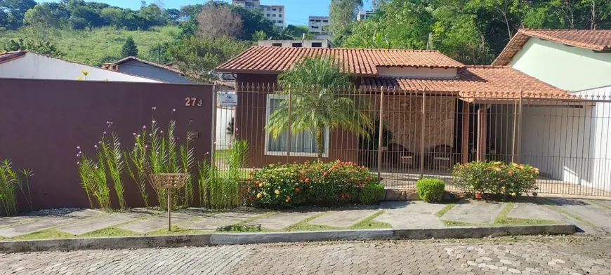 Foto 1 de Casa com 3 Quartos à venda, 366m² em Jardim Amália, Volta Redonda