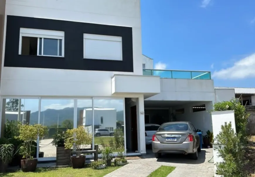 Foto 1 de Casa de Condomínio com 3 Quartos à venda, 240m² em Jardim Santa Teresa, Mogi das Cruzes