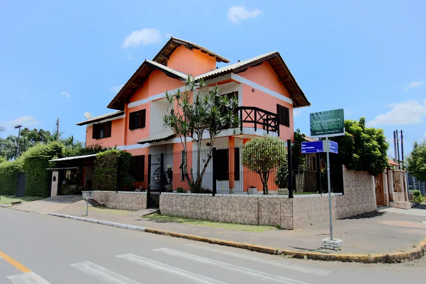 Foto 1 de Casa com 4 Quartos para alugar, 170m² em Centro, Canoas