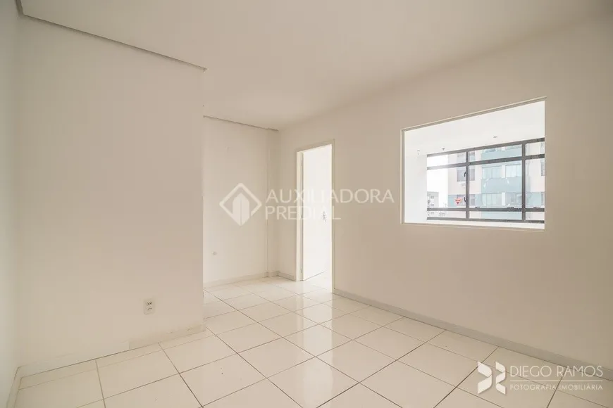 Foto 1 de Sala Comercial para alugar, 42m² em São Geraldo, Porto Alegre