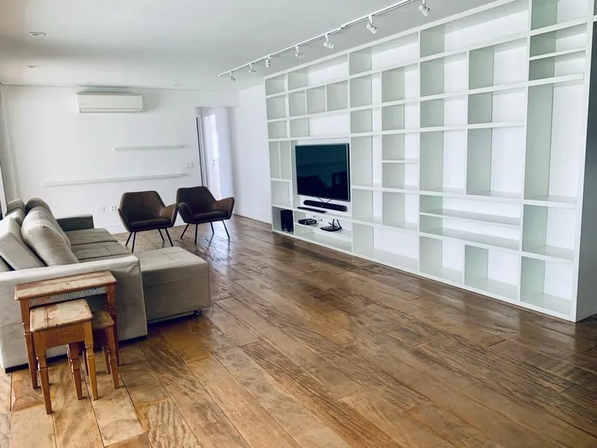 Foto 1 de Apartamento com 3 Quartos para alugar, 159m² em Água Branca, São Paulo