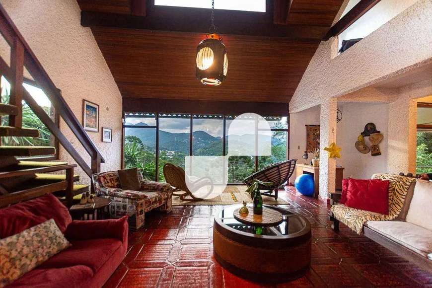 Foto 1 de Casa com 6 Quartos à venda, 695m² em Golfe, Teresópolis