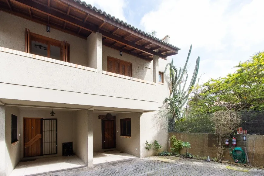 Foto 1 de Casa de Condomínio com 2 Quartos à venda, 101m² em Guarujá, Porto Alegre