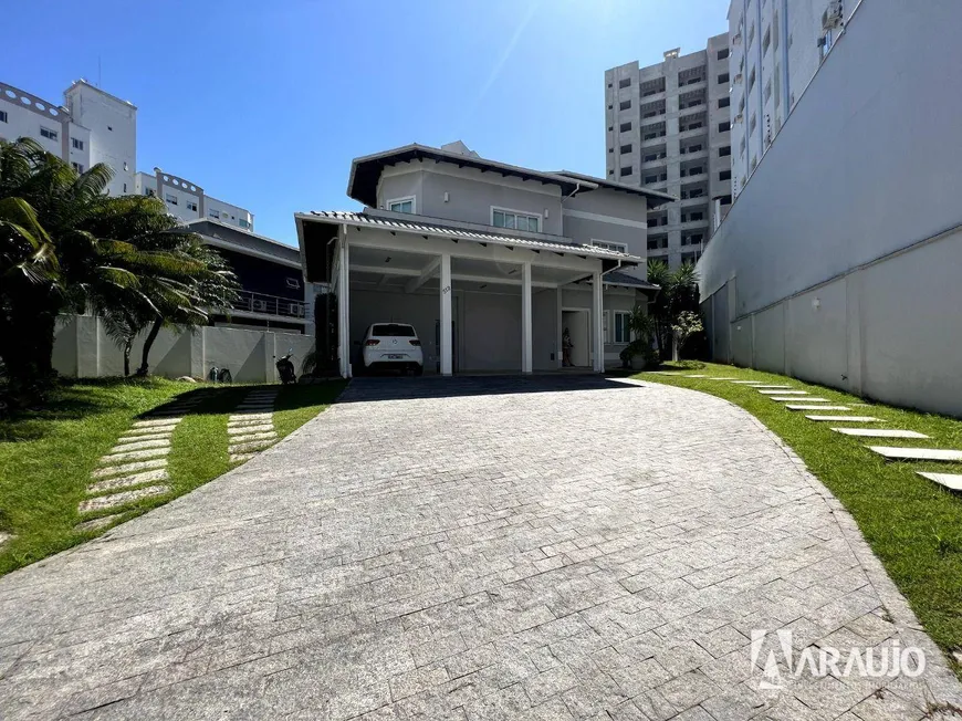 Foto 1 de Casa com 6 Quartos à venda, 381m² em Vila Operaria, Itajaí