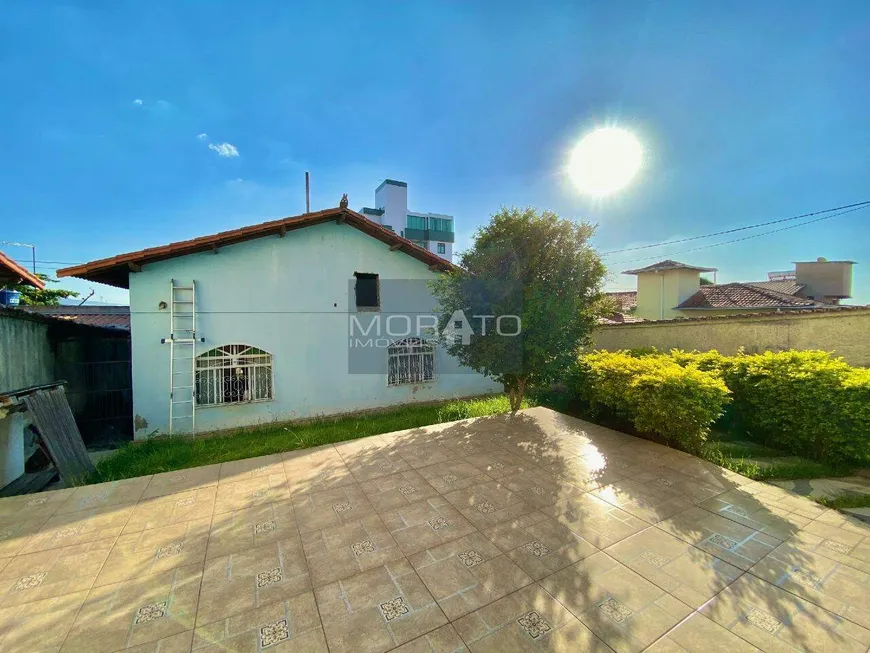 Foto 1 de Casa com 3 Quartos à venda, 200m² em Camargos, Belo Horizonte