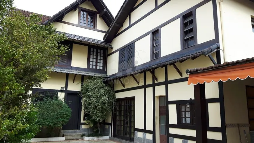Foto 1 de Casa com 3 Quartos à venda, 380m² em Valparaiso, Petrópolis