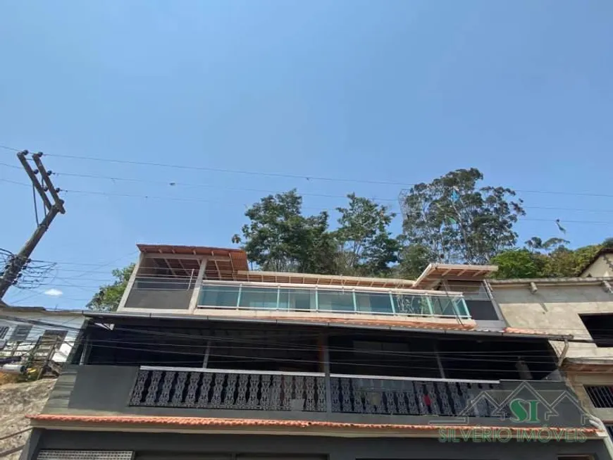 Foto 1 de Casa com 3 Quartos à venda, 120m² em Itamarati, Petrópolis