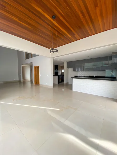 Foto 1 de Casa de Condomínio com 4 Quartos à venda, 272m² em PORTAL DO SOL GREEN, Goiânia