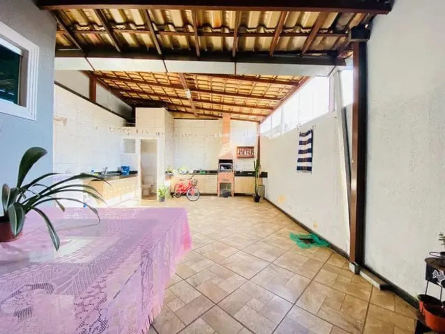 Foto 1 de Casa com 2 Quartos à venda, 90m² em Letícia, Belo Horizonte