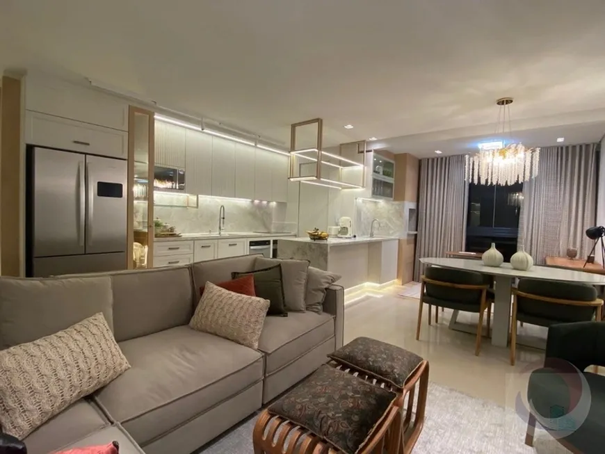 Foto 1 de Apartamento com 2 Quartos à venda, 87m² em Beira Mar, Florianópolis