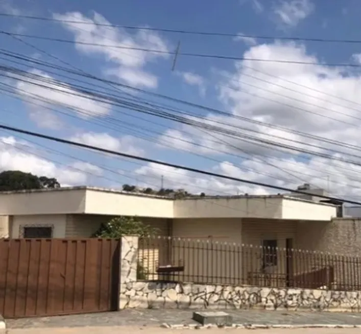 Foto 1 de Casa com 3 Quartos para alugar, 300m² em Centro, Ribeirão das Neves