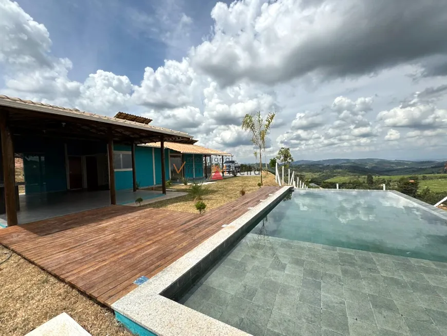 Foto 1 de Fazenda/Sítio com 3 Quartos à venda, 1400m² em Zona Rural, Itatiaiuçu