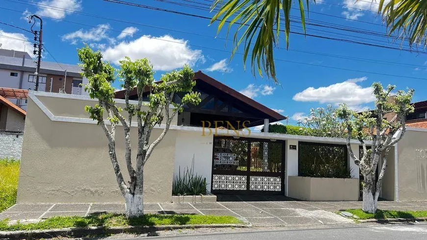 Foto 1 de Casa com 3 Quartos à venda, 242m² em Itararé, Campina Grande