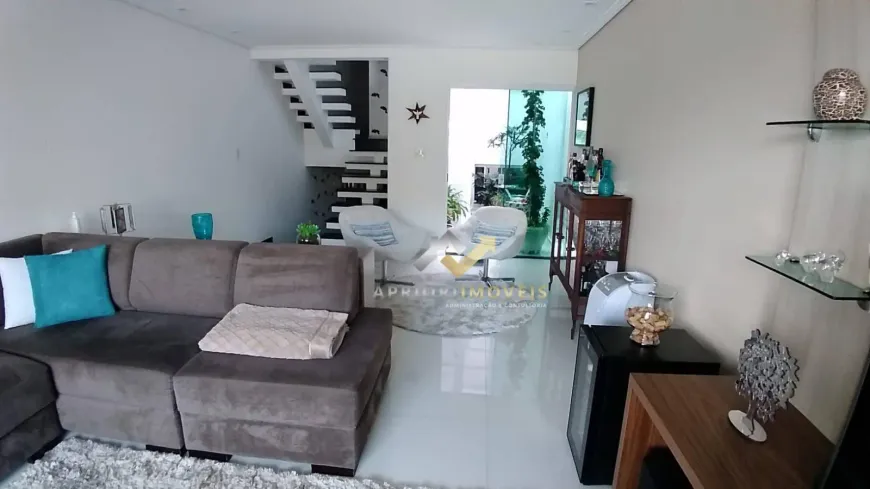 Foto 1 de Sobrado com 3 Quartos à venda, 235m² em Vila Metalurgica, Santo André