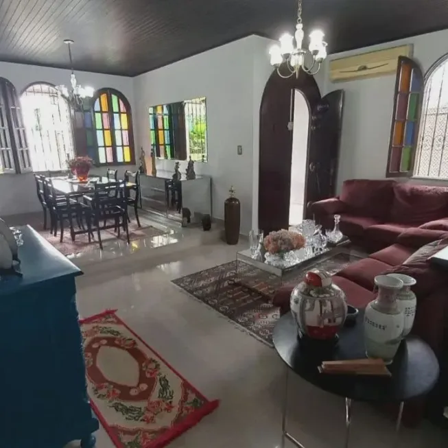 Foto 1 de Casa com 3 Quartos à venda, 190m² em Dom Pedro I, Manaus