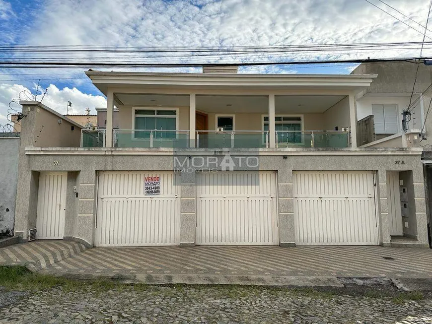 Foto 1 de Casa com 3 Quartos à venda, 230m² em Arvoredo, Contagem