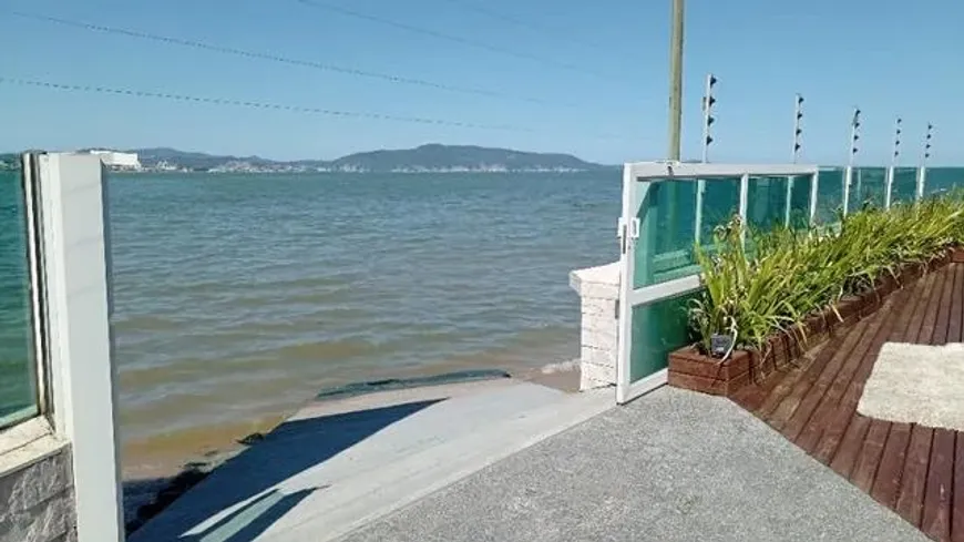 Foto 1 de Casa com 3 Quartos à venda, 240m² em Ponta de Baixo, São José