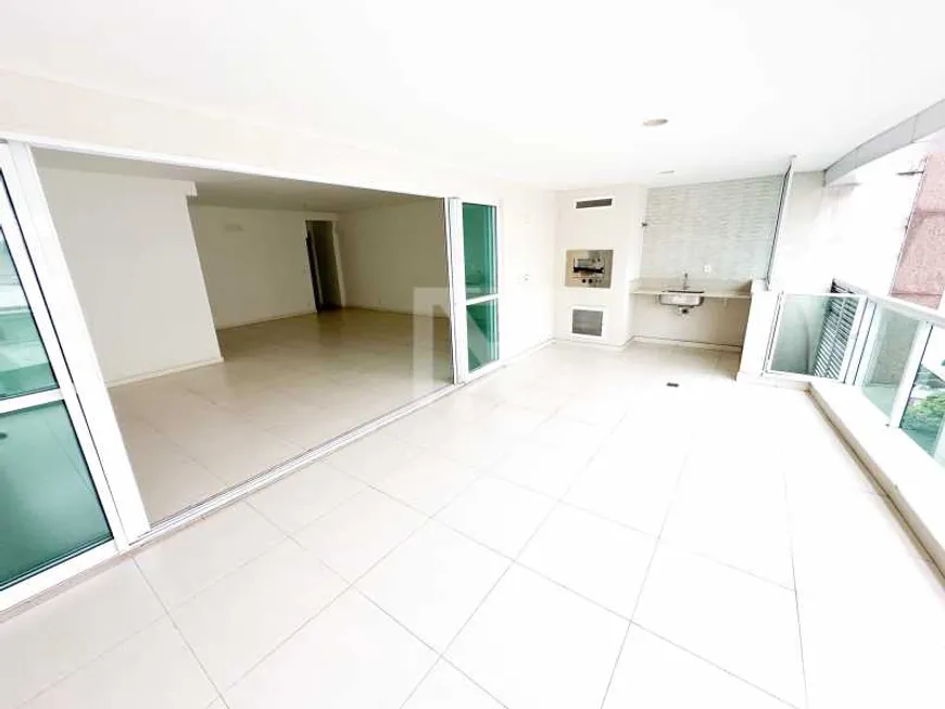 Foto 1 de Apartamento com 4 Quartos à venda, 200m² em Icaraí, Niterói