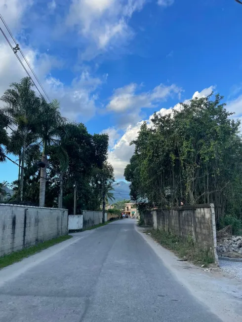 Foto 1 de Lote/Terreno à venda em Xerém, Duque de Caxias