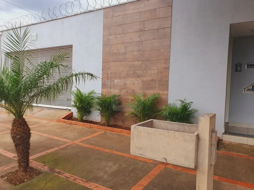 Foto 1 de Casa com 3 Quartos à venda, 200m² em Granada, Uberlândia